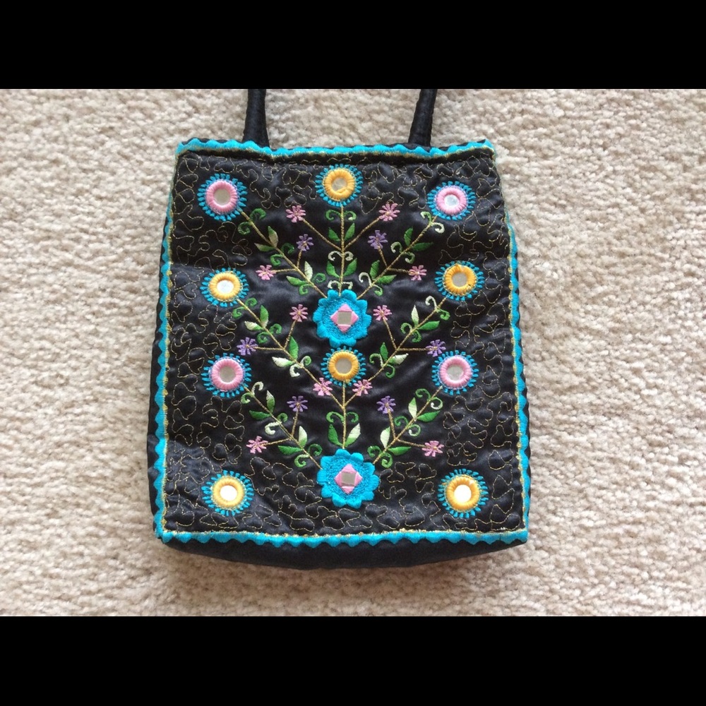Woman’s H&M purse. - Picture 2 of 5